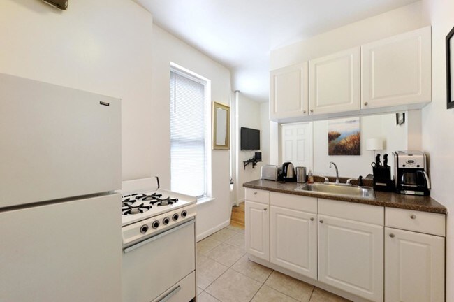 Building Photo - 452 West 36th Street