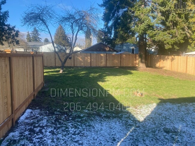 Building Photo - Charming Rambler 2-Bedroom Home with Fully Fenced Yard in Bremerton!