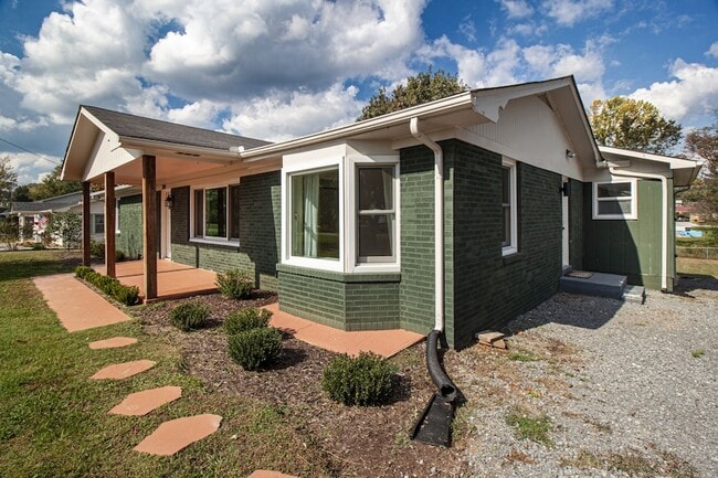 Building Photo - 328 Margo Ln