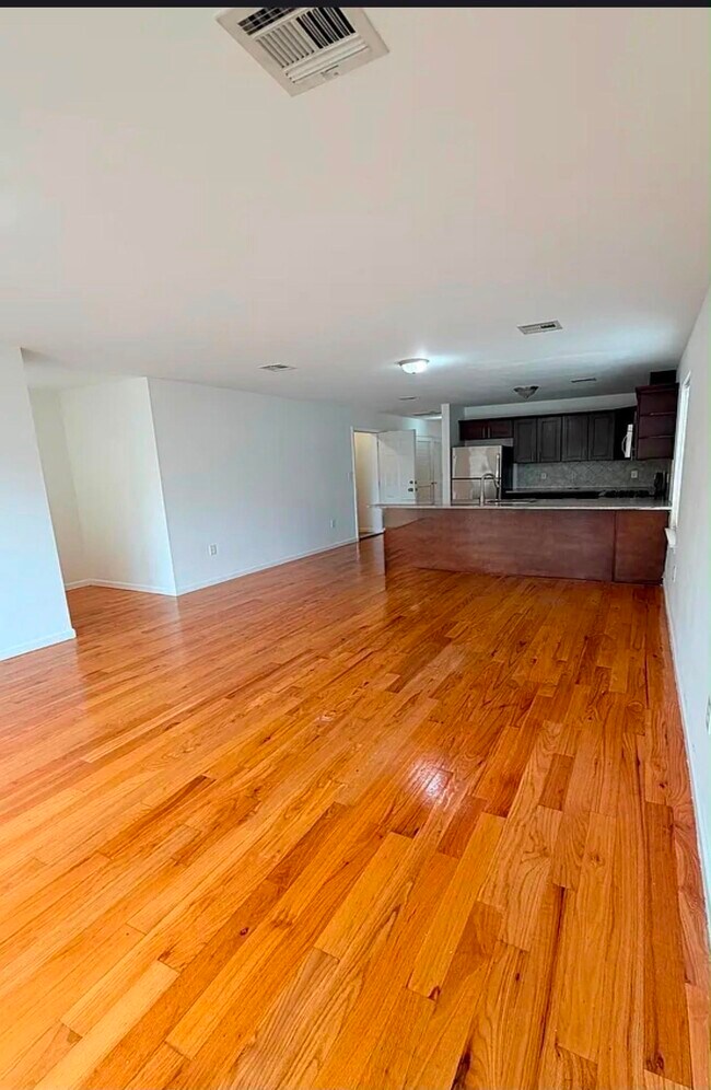 Building Photo - 20 Vanderpool St