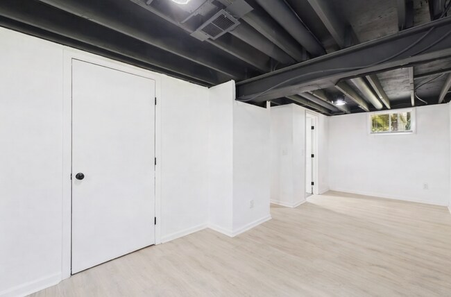 Foto del edificio - Stylishly Updated 4BR/3BA with Expansive Back Deck