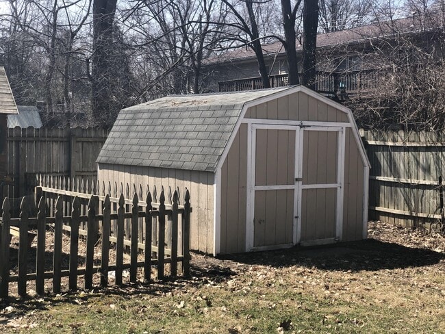 Shed - 11572 Mapledale Rd