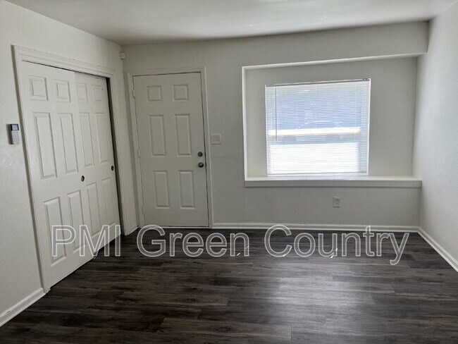 Building Photo - 6108 N Boulder Ave