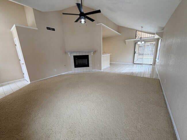 Building Photo - 1892 Lyman Dutton Cir