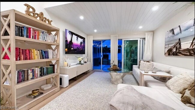 Building Photo - 763 102nd Ave N