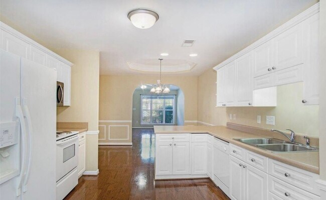 Foto del edificio - 121 Hayesbury Ct