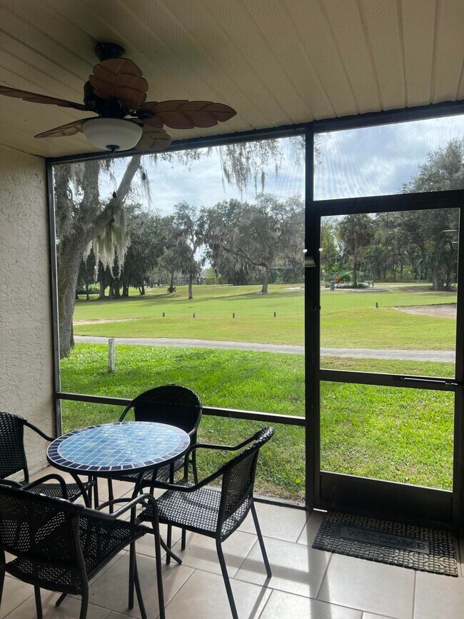 Building Photo - 1233 Country Club Dr