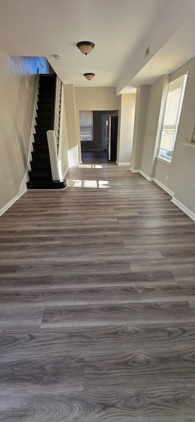 Foto del edificio - 701 N Curley St