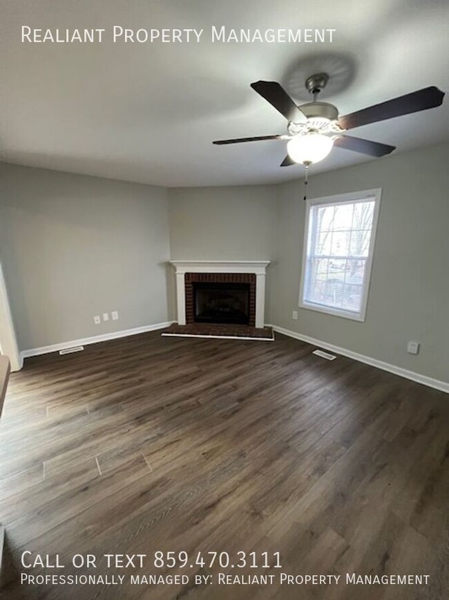 Building Photo - Just Updated! Huge 3 bedroom, 2.5 bath wit...