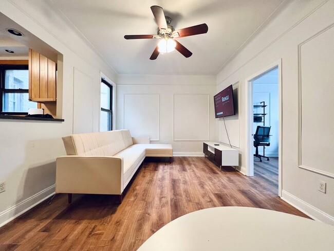 Building Photo - Furnished room/NOT APARTMENT