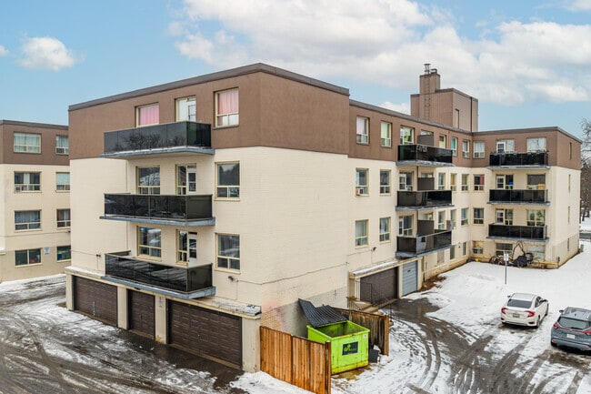 Building Photo - 3894 Bathurst St