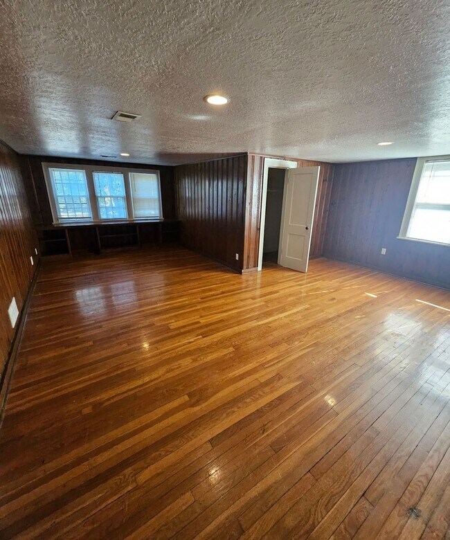 Foto del edificio - Charming 3-Bed Kansas City Home with Firep...