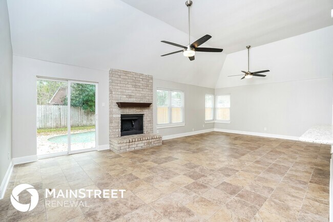 Foto del edificio - 15619 Fern Ridge Dr