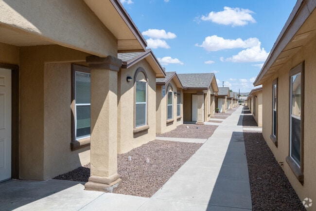 Building Photo - Patriot Palms