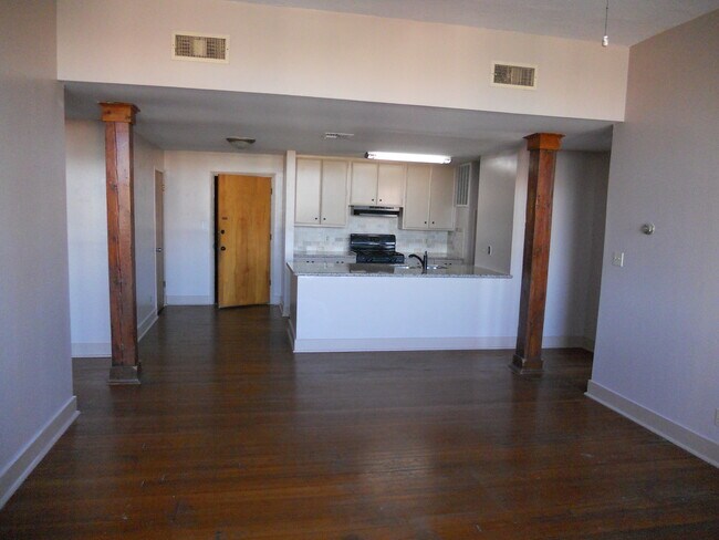 Kitchen - 2104 Strand St