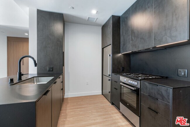 Foto del edificio - 3688 Overland Ave