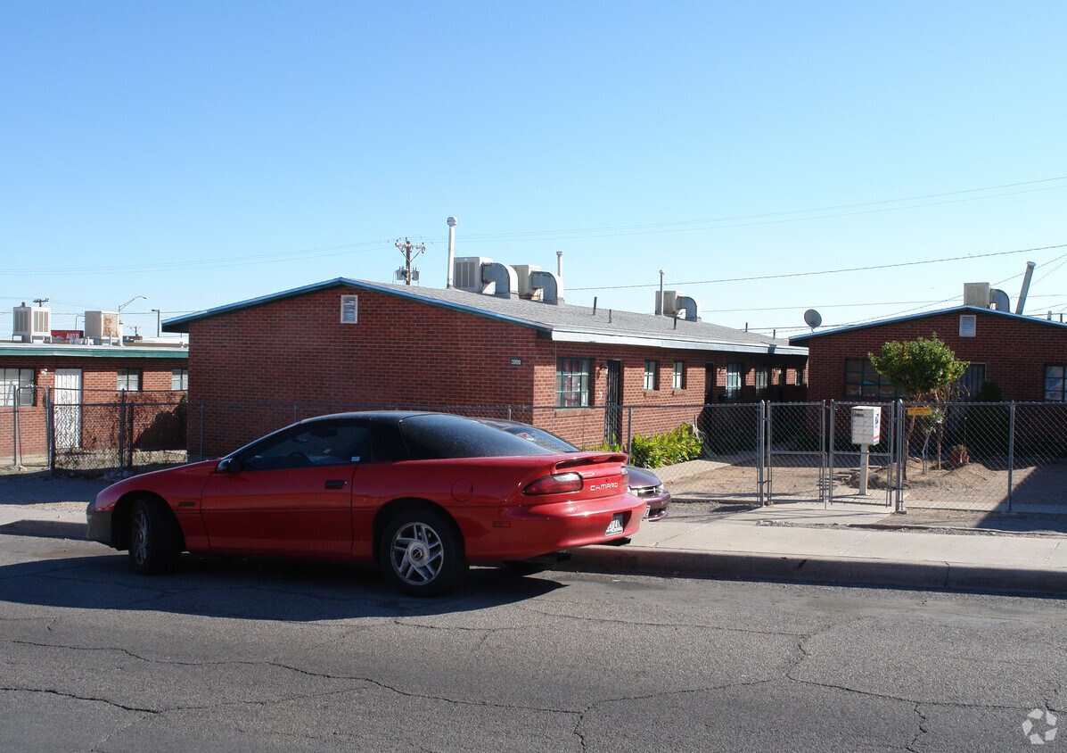 Primary Photo - 3900 Harrison Ave