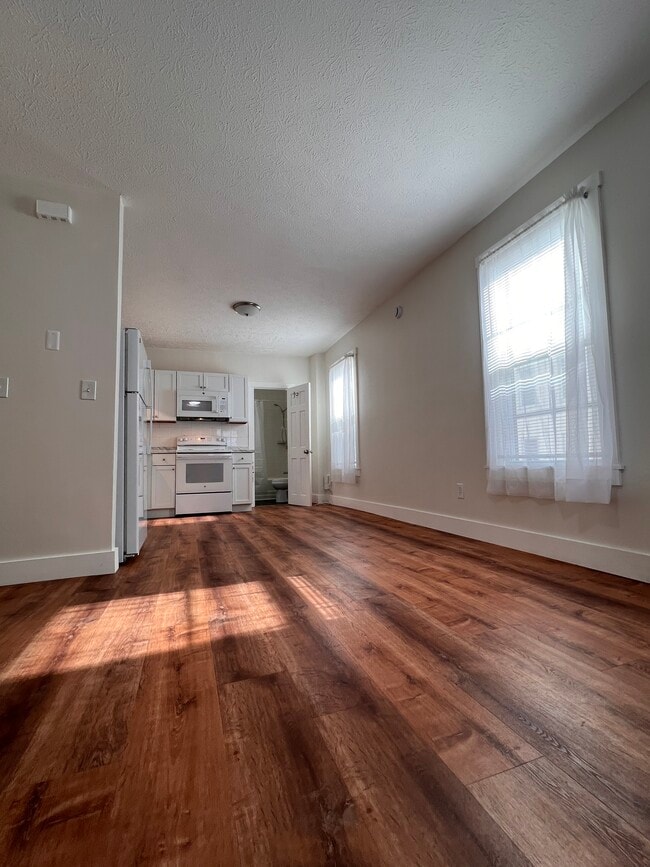 Building Photo - 94 Graham St