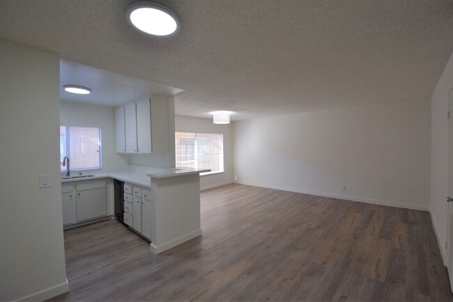 Building Photo - 21350 Parthenia St