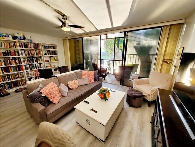 Foto del edificio - 2930 SW 87th Terrace