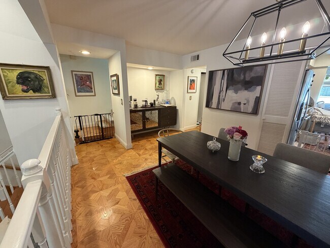 Foto del edificio - 11732 Moorpark St
