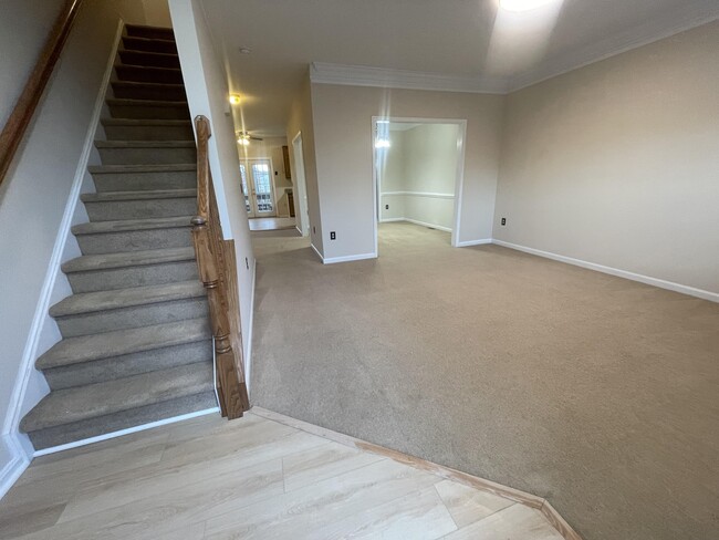Building Photo - 16 Regency Dr