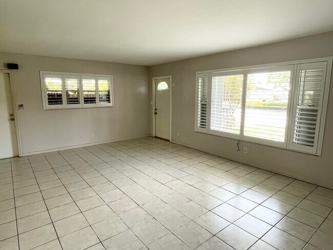 Foto del edificio - 1311 S Cypress Rd