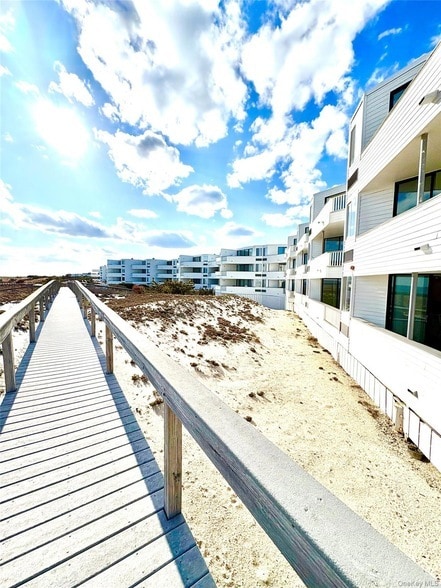 Building Photo - 253 Dune Rd