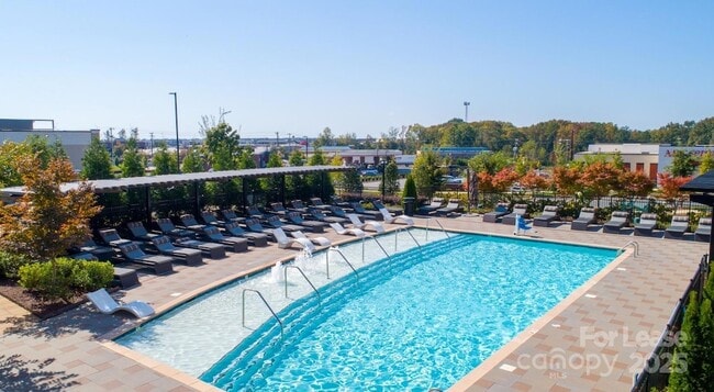 Foto del edificio - 6408 Providence Farm Ln