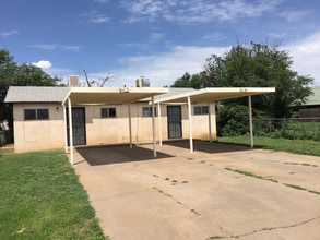 Building Photo - 412 Hickory St