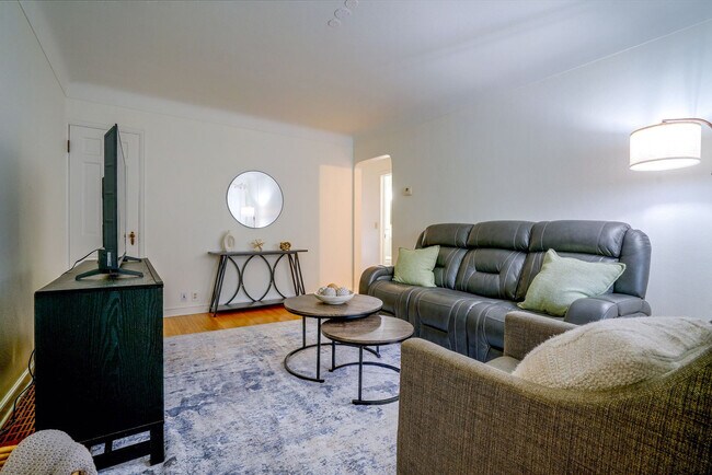 Foto del edificio - 5754 Nicollet Ave