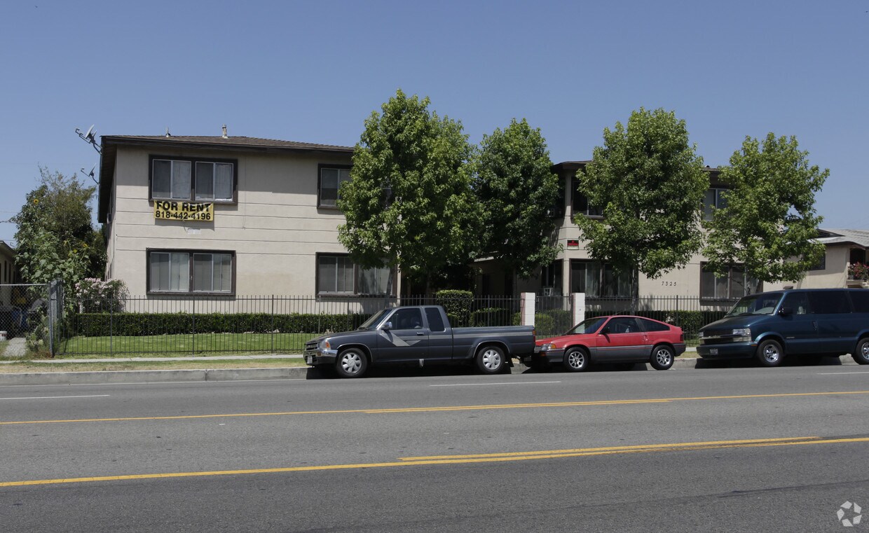 Building Photo - 7325 Vineland Ave