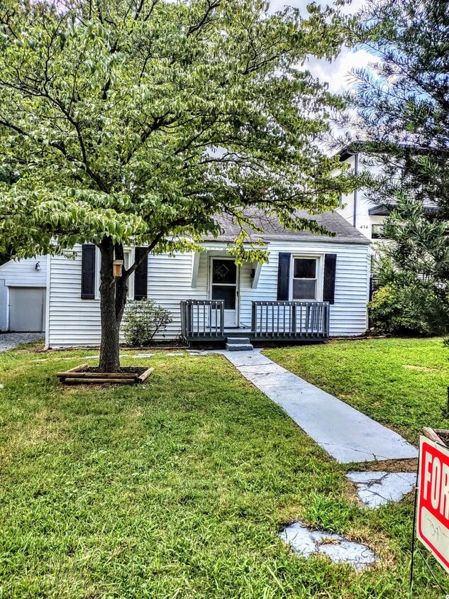Primary Photo - 418 Iverson Way