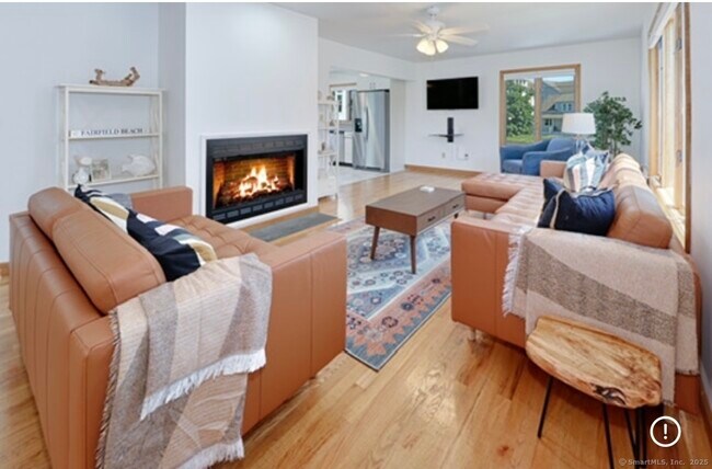 Foto del edificio - 560 Fairfield Beach Rd