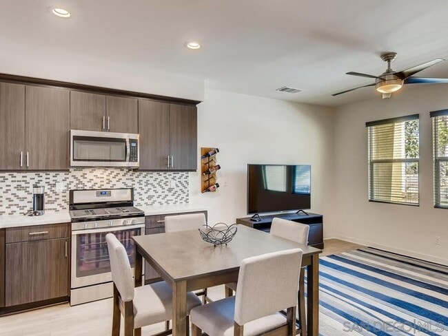 Building Photo - Bright and Modern 2 Bedroom Townhome in Otay Ranch!