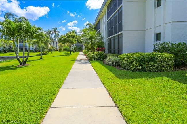 Building Photo - 788 Park Shore Dr
