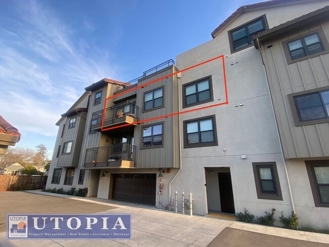 Building Photo - Beautiful 2 Bedroom, 1 Bathroom with a des...