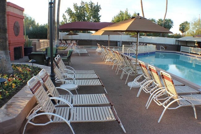 Foto del edificio - 6302 E Camelback Rd