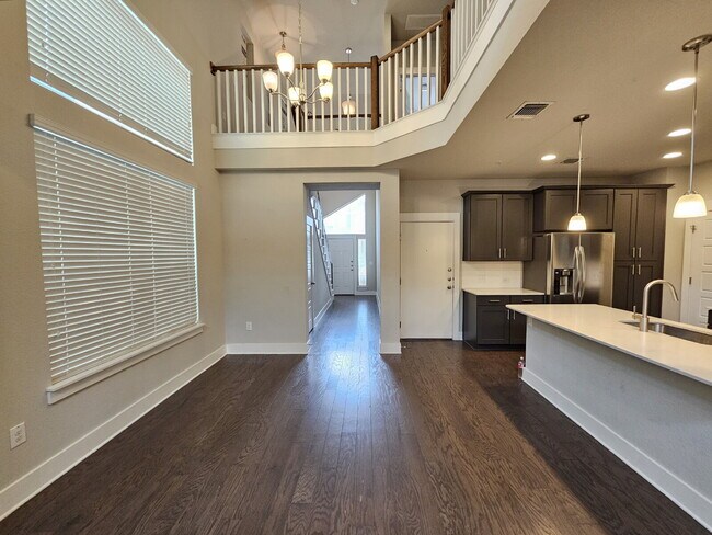 Foto del edificio - Experience Modern Living: Spacious 3-Bed, 3-Bath Townhome with Two Primary Bedrooms
