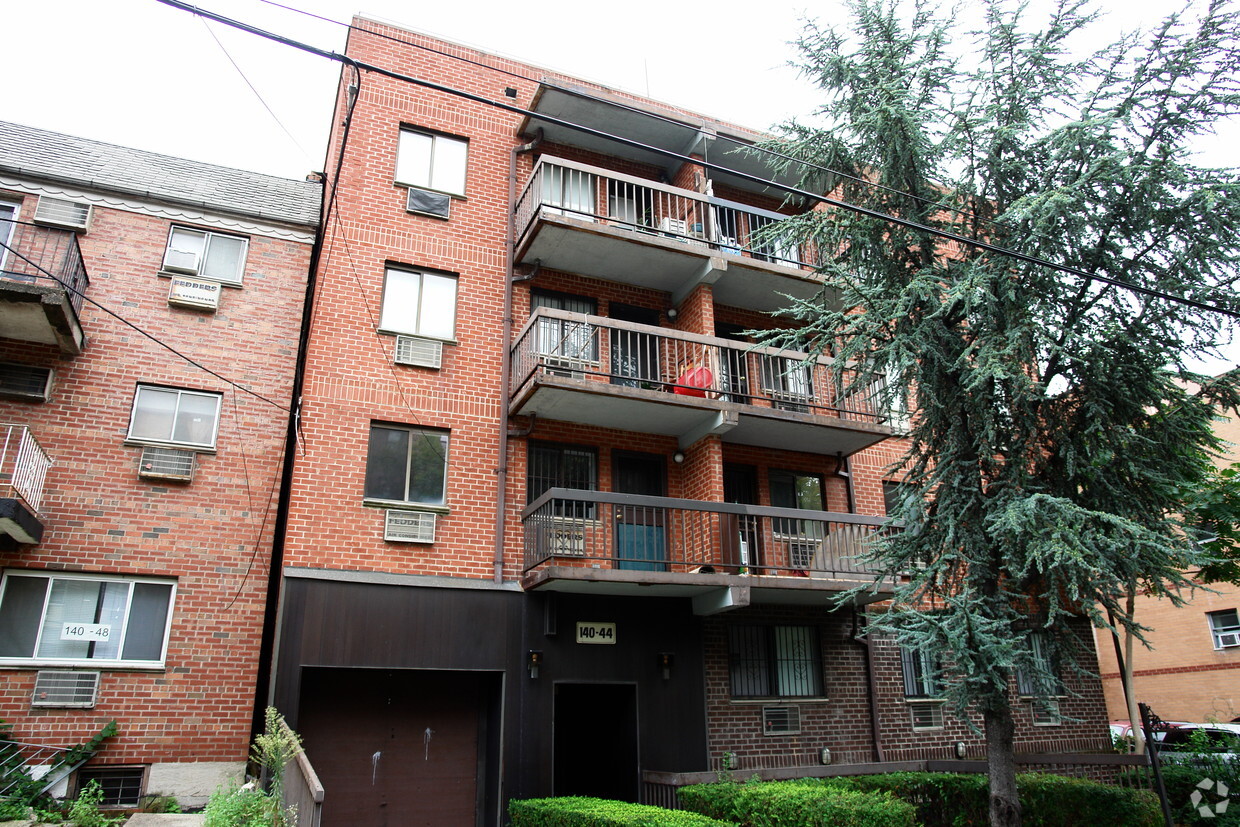 Foto del edificio - Flushing Plaza Condo