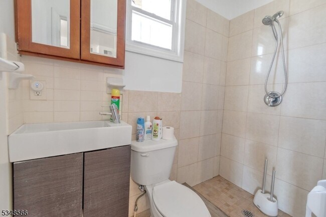 Foto del edificio - 383 Central Ave