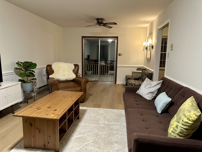 Foto del edificio - 4805 Candlelight Pl