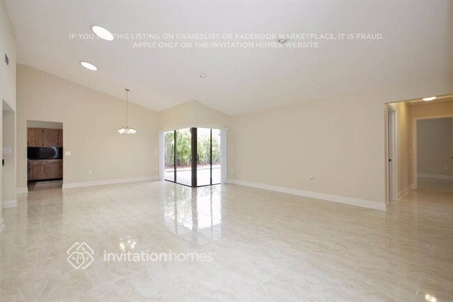 Building Photo - 581 SW 166th Terrace