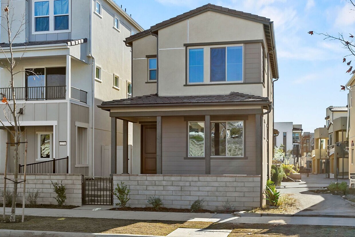 Foto principal - Brand New Modern Home in Rancho Mission Vi...