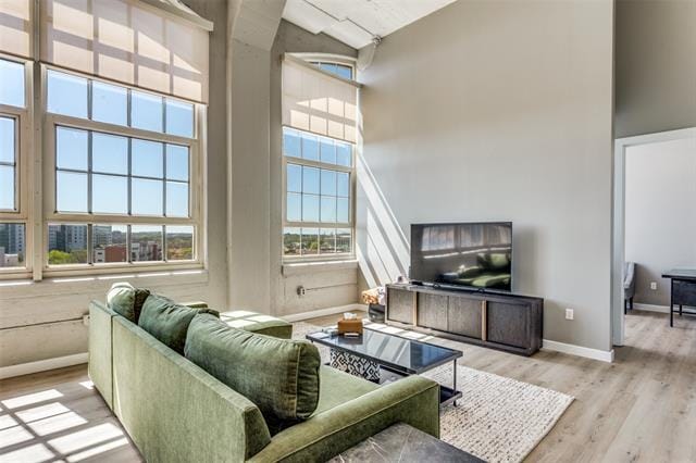 Building Photo - 2600 W 7th St