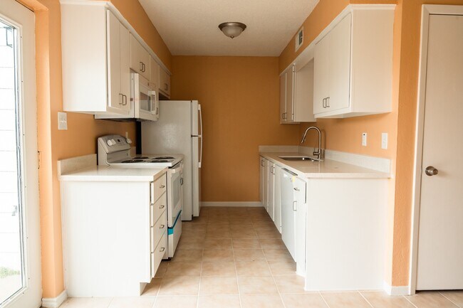 Foto del edificio - 1506 Eagle Lake Rd