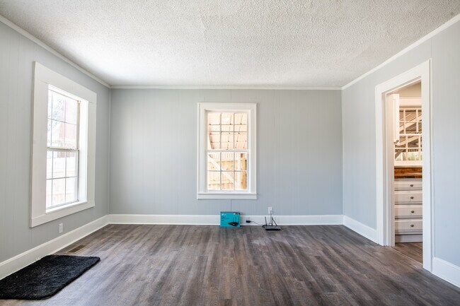 Foto del edificio - 1005 Greens Lake Rd