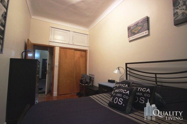 Building Photo - 11 W 70th St