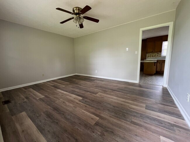 Building Photo - 1156 Oak Forest Dr