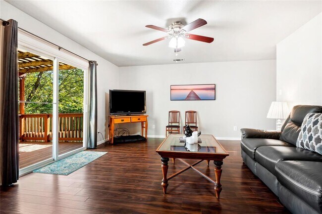 Foto del edificio - 7203 Barnsdale Way